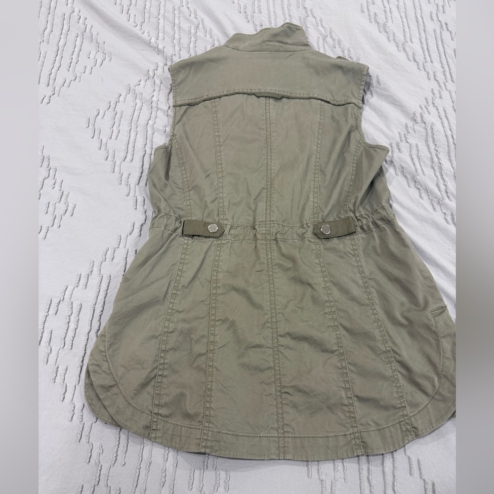 White House Black Market Sage Green Women's Vest - Picture 8 of 10